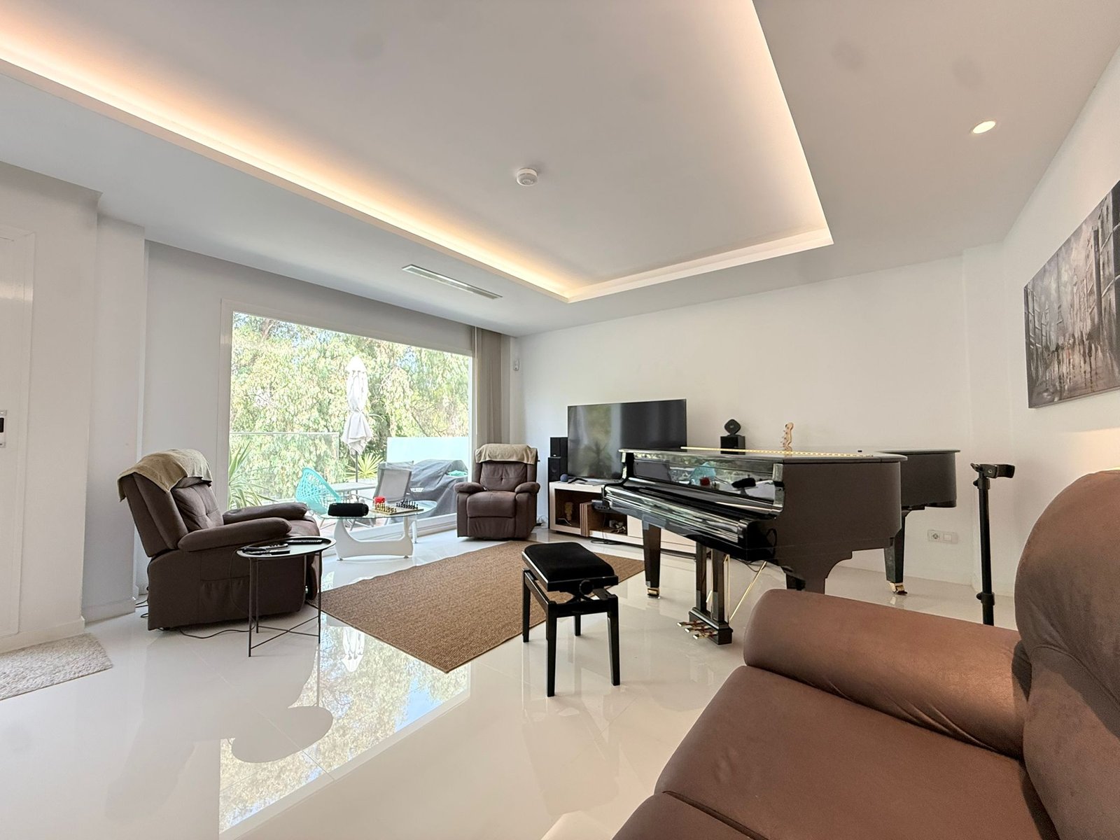 5926F032-EFB9-48C3-A8DE-34CBAEA77FAA