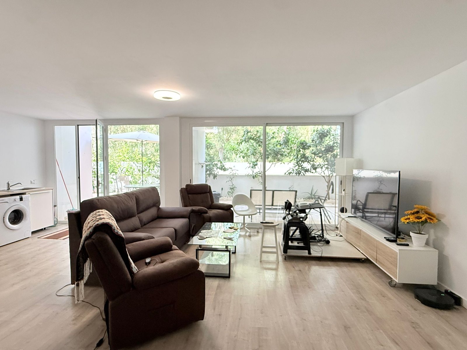 CA85E5CF-31DE-4023-98D3-F71C0C4905A4