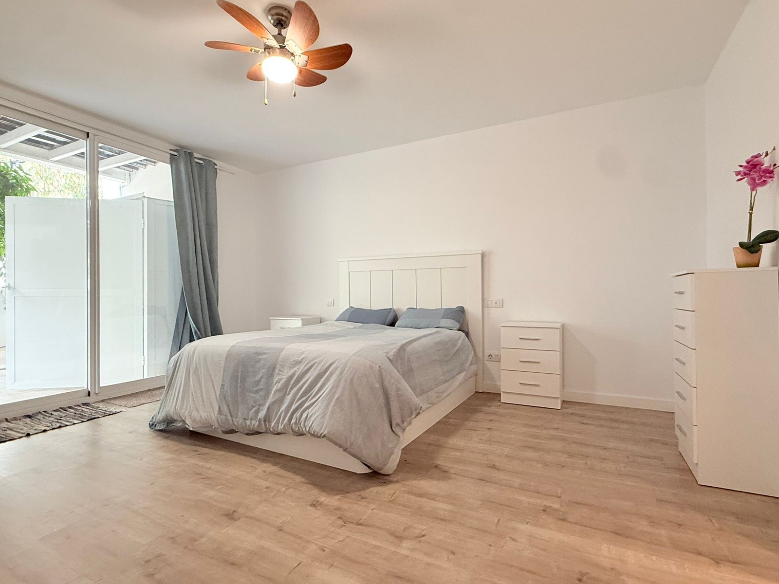 F78B9C22-08C4-4C52-8E88-3524C7A2F4FB